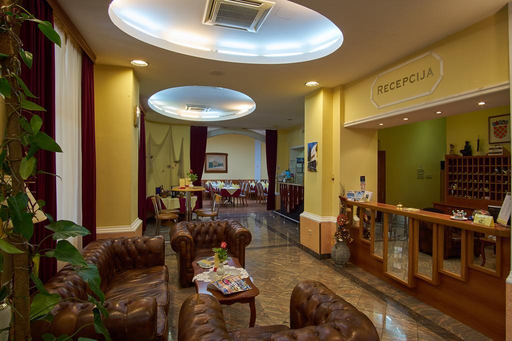 Hotel Vila Ruzica- Glavna Zgrada I Depandanse 茨里克韦尼察 外观 照片