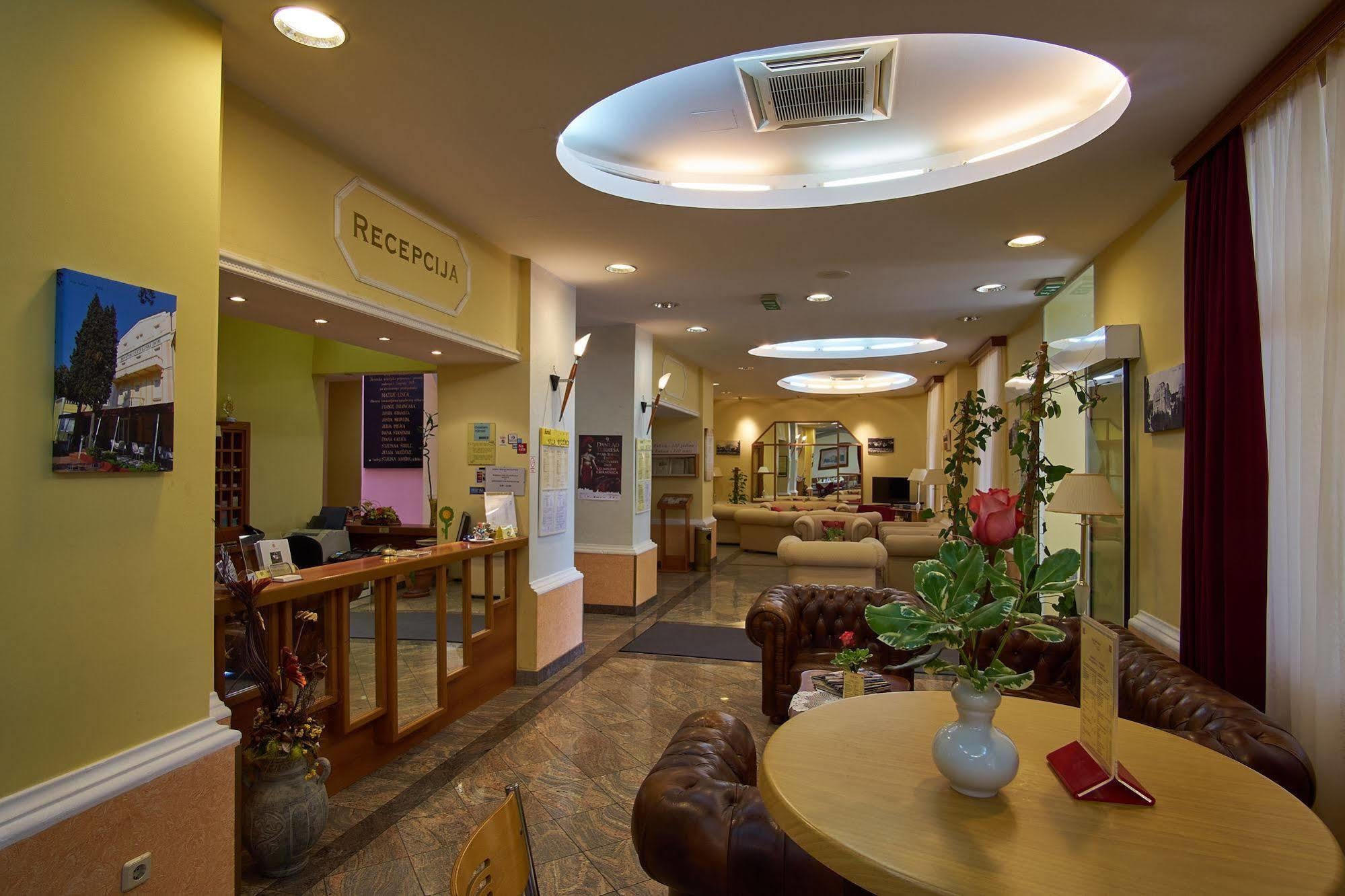 Hotel Vila Ruzica- Glavna Zgrada I Depandanse 茨里克韦尼察 外观 照片