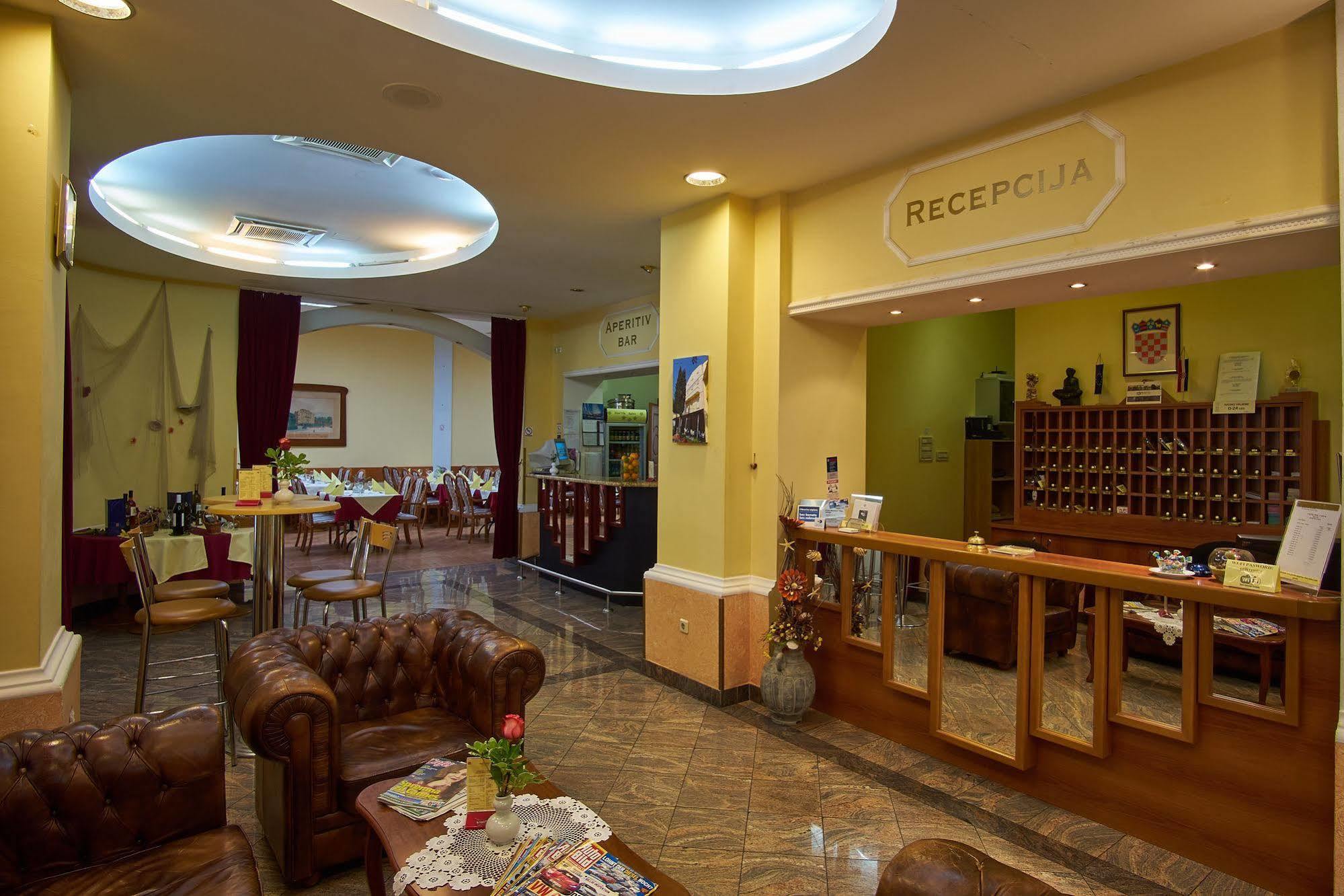 Hotel Vila Ruzica- Glavna Zgrada I Depandanse 茨里克韦尼察 外观 照片